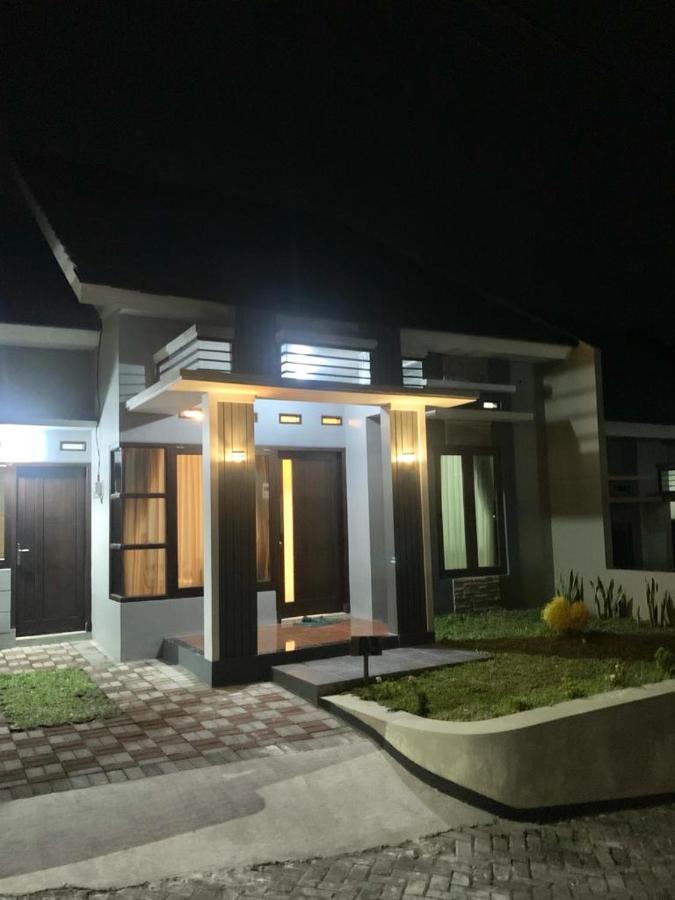 Guest House / Homestay Bukit Mutiara Residence Ngingas Esterno foto